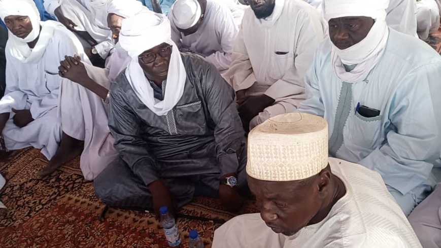 Tchad : le chef de canton Wadi Hamra I rend hommage aux victimes d'Abéché Tchad : le chef de canton Wadi Hamra I rend hommage aux victimes d'Abéché