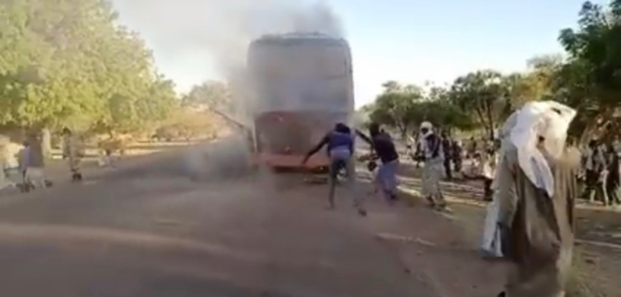 Tchad : un bus de voyage prend feu près de N'Djamena Tchad : un bus de voyage prend feu près de N'Djamena