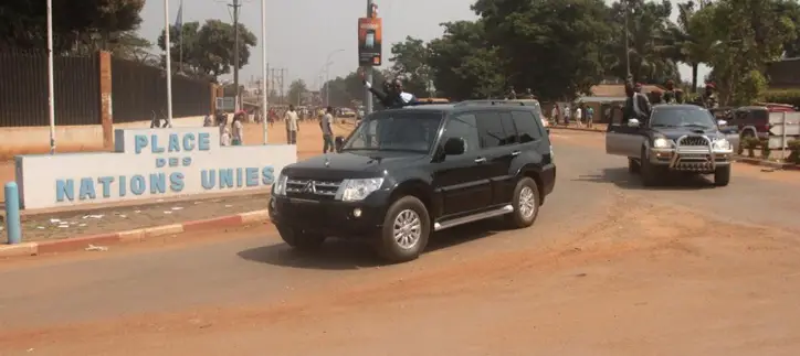 Le Président du Conseil National de Transition, ALEXANDRE FERDINAND NGUENDET se promène dans les rues de Bangui. © Diaspora Media