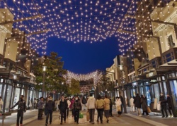 Citizens shop at Bicester Village in Shanghai, Feb. 5, 2022. (Photo by Wang Chu/People’s Daily Online)