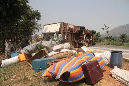 Un camion de l'armée tchadienne se renverse à Bangui. © Diaspora Media