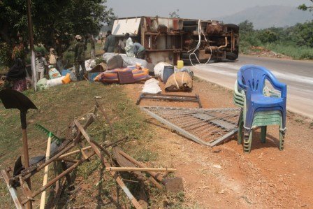 Un camion de l'armée tchadienne se renverse à Bangui. © Diaspora Media