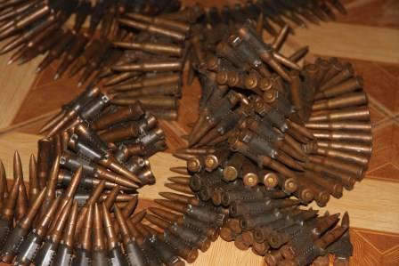 Les soldats de la MISCA saisissent des stocks d'armes au domicile d'un général de l'ex-Séléka. Bangui. © Diaspora Media Les soldats de la MISCA saisissent des stocks d'armes au domicile d'un général de l'ex-Séléka. Bangui. © Diaspora Media