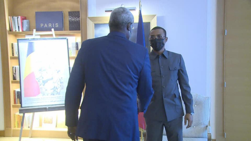 رئيس المجلس العسكري الانتقالي يستقبل موسى فكي في باريس رئيس المجلس العسكري الانتقالي يستقبل موسى فكي في باريس