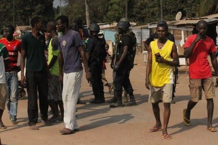 Bangui : Les forces de la MISCA et l'armée centrafricaine déployés à Sango après le lynchage d'un tchadien © Diaspora Media. Bangui : Les forces de la MISCA et l'armée centrafricaine déployés à Sango après le lynchage d'un tchadien © Diaspora Media.