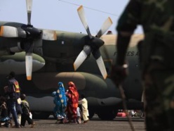 Des familles de Tchadiens prêtes à être rapatriées dans leur pays. Bangui, le 28 décembre 2013. REUTERS/Andreea Campeanu