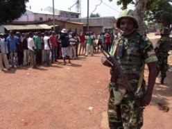 Des soldats burundais de la Misca durant une patrouille à Bangui, le 20 décembre 2013. REUTERS/Alain Amontchi Des soldats burundais de la Misca durant une patrouille à Bangui, le 20 décembre 2013. REUTERS/Alain Amontchi
