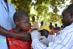 Une vaccination contre la méningite. Crédit photo : MSF