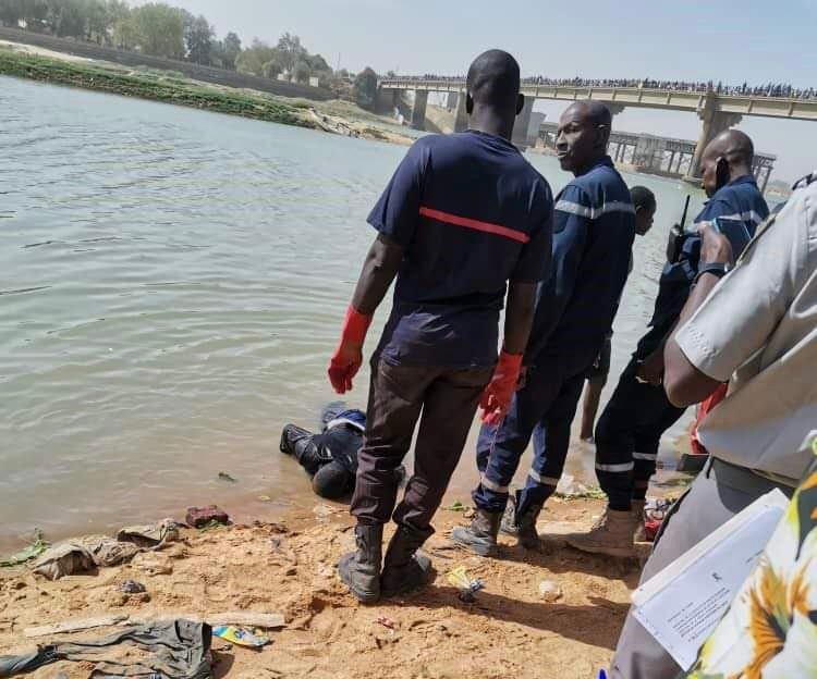 Tchad : un homme se suicide en sautant d'un pont à N'Djamena Tchad : un homme se suicide en sautant d'un pont à N'Djamena