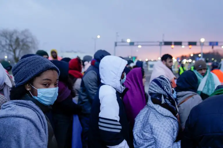 Des centaines d'Africains ont été bloqués à la frontière polonaise. © Reuters