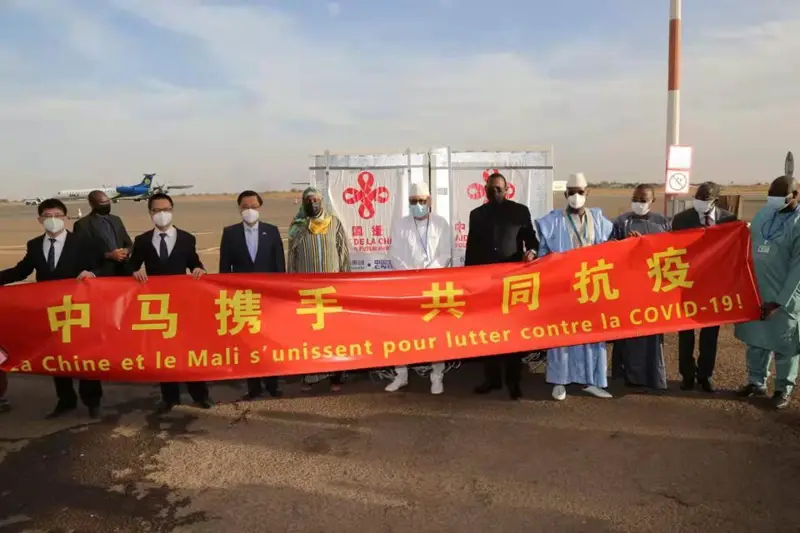 On Jan. 26, 2022, 300,000 doses of COVID-19 vaccines donated by China to Mali arrive in Bamako, capital of the African country. (Photo courtesy of the Chinese Embassy in Mali)