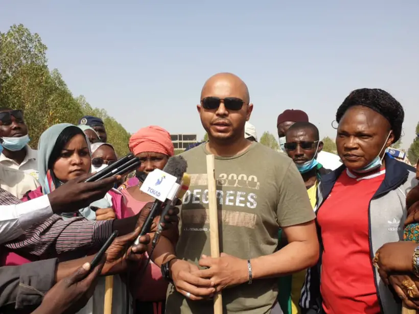 Tchad : le personnel du ministère des Affaires foncières en opération de salubrité