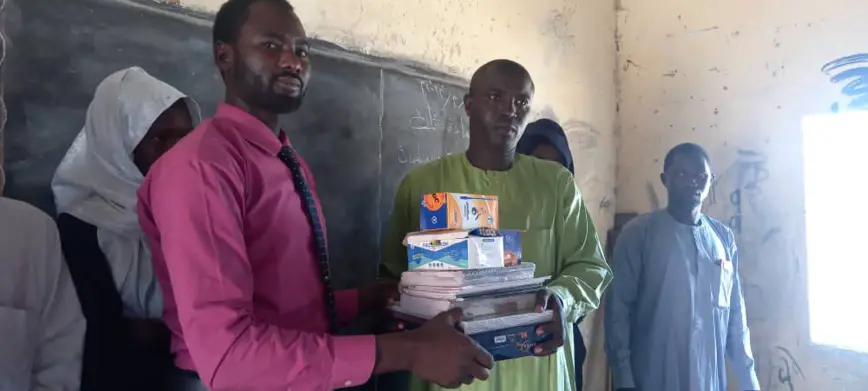 Tchad : des fournitures scolaires offertes à des écoliers d'Abéché