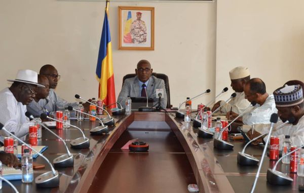 Tchad : le ministre du Commerce échange avec les opérateurs sur la flambée des prix Tchad : le ministre du Commerce échange avec les opérateurs sur la flambée des prix