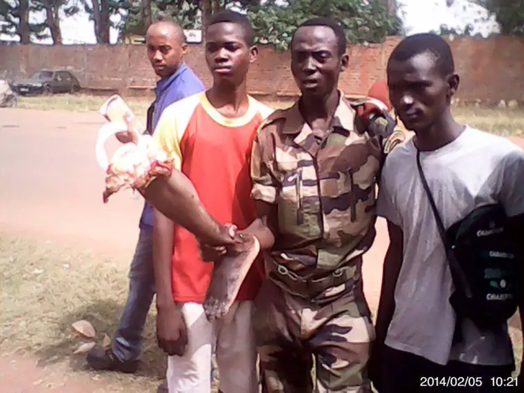 Centrafrique : Les soldats FACA montrent l'exemple, juste après une cérémonie officielle