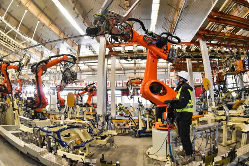 A technician debugs a robotic arm at a workshop of a car maker in Qingzhou, east China's Shandong province, March 1, 2022. (Photo by Wang Jilin/People's Daily Online)