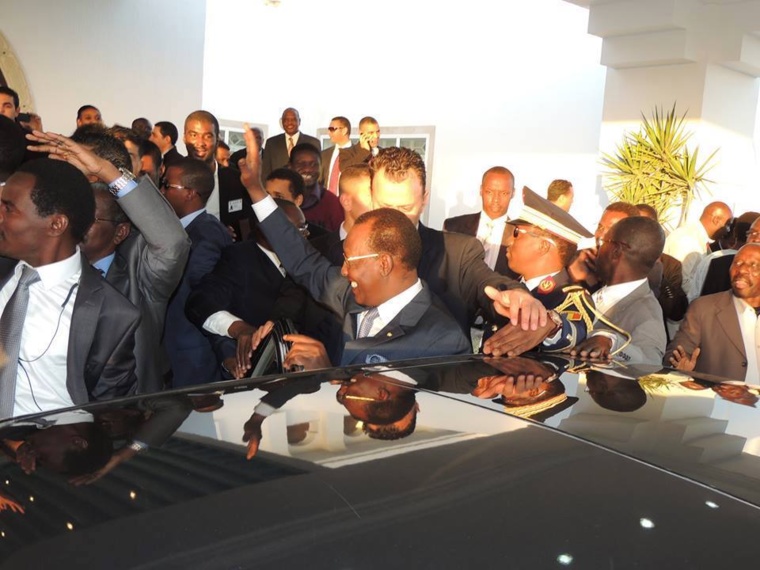 Le chef de l'Etat et la délégation tchadienne accueillis hier à Tunis. Crédit photo : Sources Le chef de l'Etat et la délégation tchadienne accueillis hier à Tunis. Crédit photo : Sources