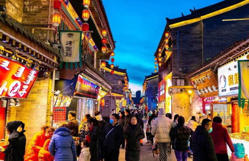 People visit a historical tourism attraction in Hohhot, north China's Inner Mongolia autonomous region, Feb. 5, 2022. (Photo by Ding Genhou/People's Daily Online)