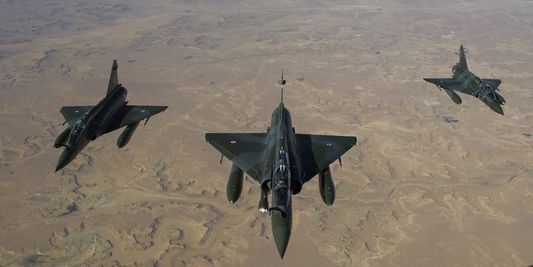 Des Mirage 2000 en vol vers le Tchad depuis leur base de Nancy, le 12 janvier 2013. | AP/Richard Nicolas-Nelson