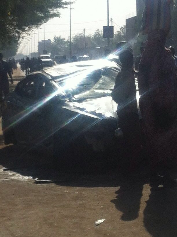 Tchad : Il fait un grave accident, enlève sa plaque d'immatriculation et s'en va ! Crédit photo : Sabre Na-ideyam Tchad : Il fait un grave accident, enlève sa plaque d'immatriculation et s'en va ! Crédit photo : Sabre Na-ideyam