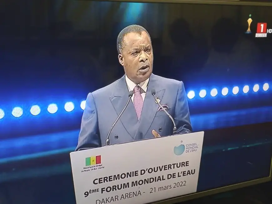 Denis Sassou N'Guesso prononçant son allocution.