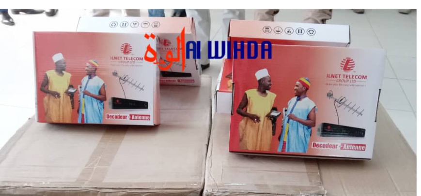 Tchad : la société Ilnet Télécom remet un don de 1000 décodeurs numériques à l'armée Tchad : la société Ilnet Télécom remet un don de 1000 décodeurs numériques à l'armée