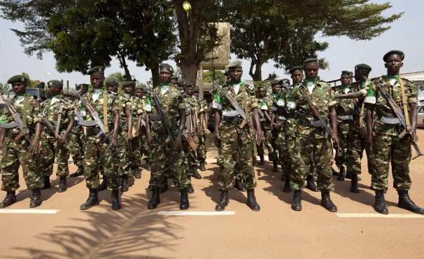 Des soldats burundais de la Misca mandatée par l'ONU, le 19 décembre 2013, à Bangui (Centrafrique). (IVAN LIEMAN / AFP)