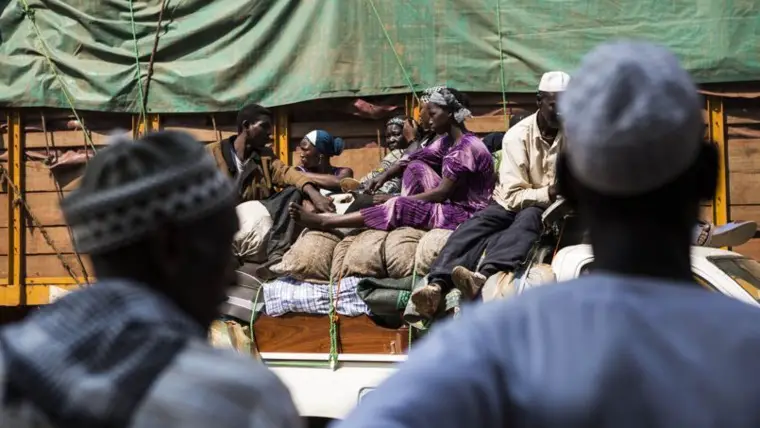 Des musulmans fuient Bangui à bord d'un convoi de plus de 100 véhicules, le 14 février. Crédits photo : Laurence Geai/SIPA/SIPA