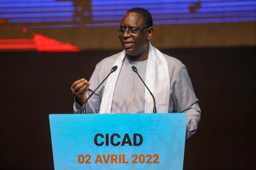 Macky Sall appelle les jeunes à ne pas perdre le temps dans l’usage abusif d’Internet Macky Sall appelle les jeunes à ne pas perdre le temps dans l’usage abusif d’Internet