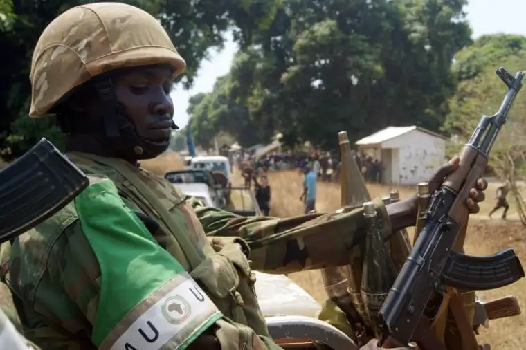 Un soldat de la Misca en patrouille à Bossangoa, en Centrafrique, le 20 février 2014 (Pacome Pabandji)