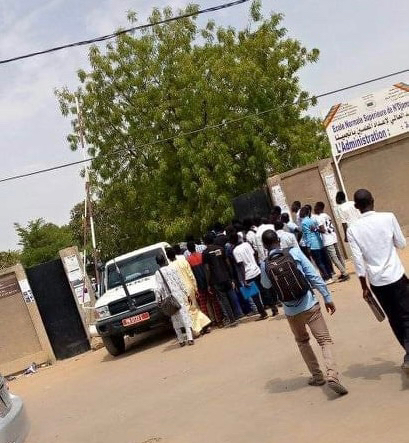 Tchad : un conducteur de bus donne un coup de couteau à un étudiant Tchad : un conducteur de bus donne un coup de couteau à un étudiant
