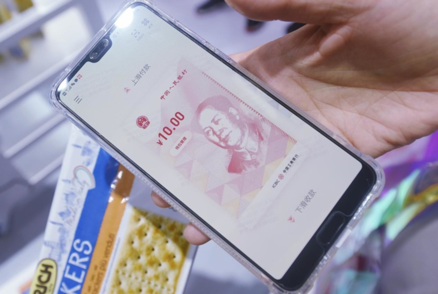 A visitor tries paying with e-CNY at the 2021 World Artificial Intelligence Conference, July 7, 2021. (Photo by Long Wei/People’s Daily Online) A visitor tries paying with e-CNY at the 2021 World Artificial Intelligence Conference, July 7, 2021. (Photo by Long Wei/People’s Daily Online)