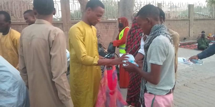 Tchad : Almoussa'ada aide les passants à rompre le jeûne Tchad : Almoussa'ada aide les passants à rompre le jeûne