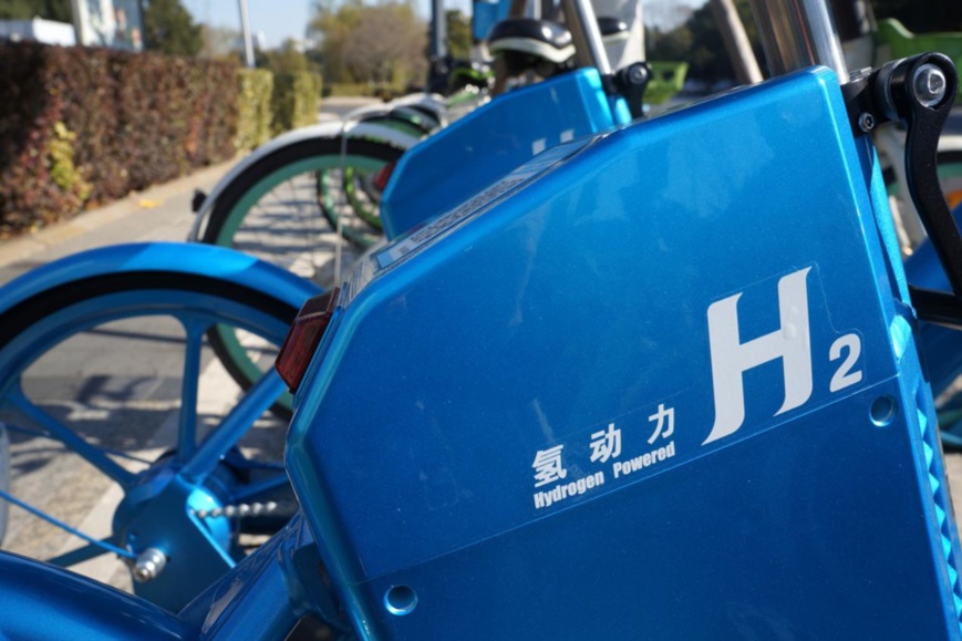 Photo shows hydrogen-powered shared bikes in a parking site in Changzhou city, east China’s Jiangsu province, Dec. 27, 2021. (Photo by Wang Qiming/People’s Daily Online) Photo shows hydrogen-powered shared bikes in a parking site in Changzhou city, east China’s Jiangsu province, Dec. 27, 2021. (Photo by Wang Qiming/People’s Daily Online)
