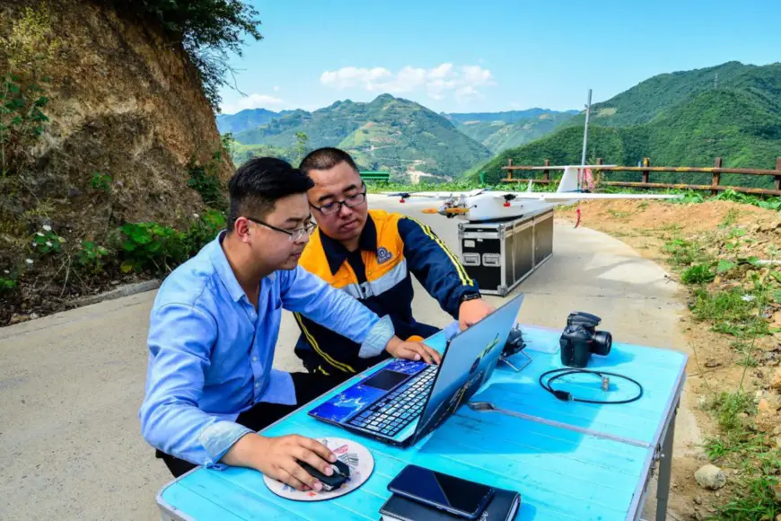 Technicians adjust the flight parameters of drones with the help of the BeiDou Navigation Satellite System (BDS) when using drones to collect video and picture data on mountains along a railway in Hanzhong city, northwest China’s Shaanxi province, in June 2020. (Photo by Yang Jinglong/People’s Daily Online)