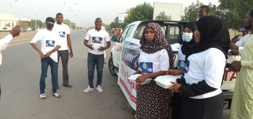 Tchad : une caravane de distribution de nourriture à Ndjamena Tchad : une caravane de distribution de nourriture à Ndjamena