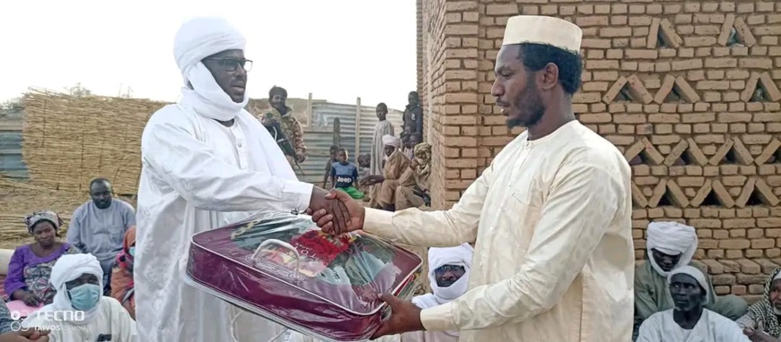 Tchad : le gouvernement vole au secours des sinistrés de l'incendie du village Bourtail Ganoune Tchad : le gouvernement vole au secours des sinistrés de l'incendie du village Bourtail Ganoune