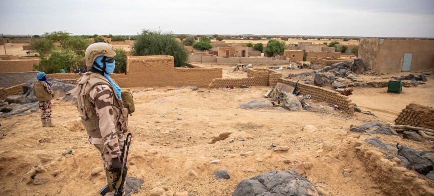 Des Casques bleus de la MINUSMA en patrouille à Aguelhok, au Mali. © MINUSMA/Harandane Dicko