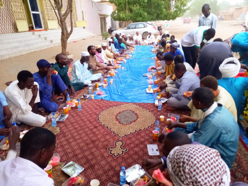 Tchad : un Iftar collectif à l'initiative de l'association Al-Zara Alkheria Tchad : un Iftar collectif à l'initiative de l'association Al-Zara Alkheria