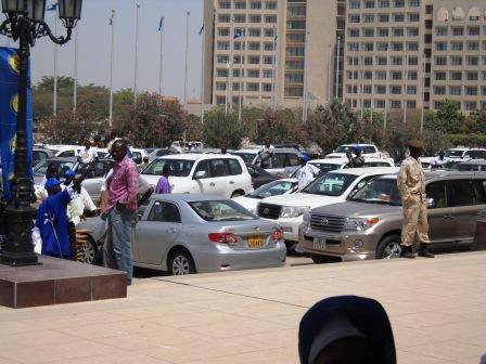 Le parking du Palais du 15 janvier à N'Djamena. Alwihda Info/M.R.