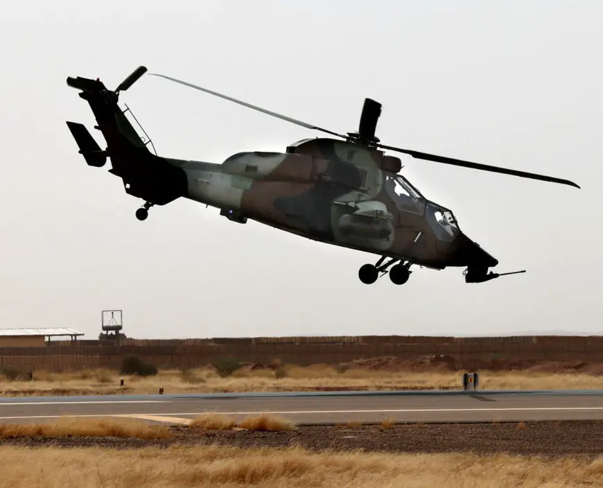 Un hélicoptère Tigre de l'armée française sur la base militaire de Gao. AFP - THOMAS COEX
