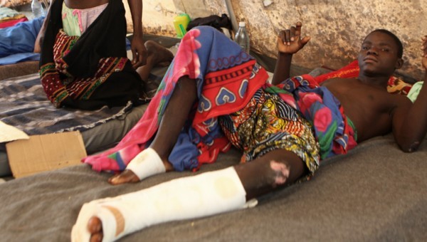 À l’hôpital communautaire de Bangui, les enfants victimes de la folie des armes sont soignés sous des tentes aménagées par l’UNICEF. Photo : UNICEF