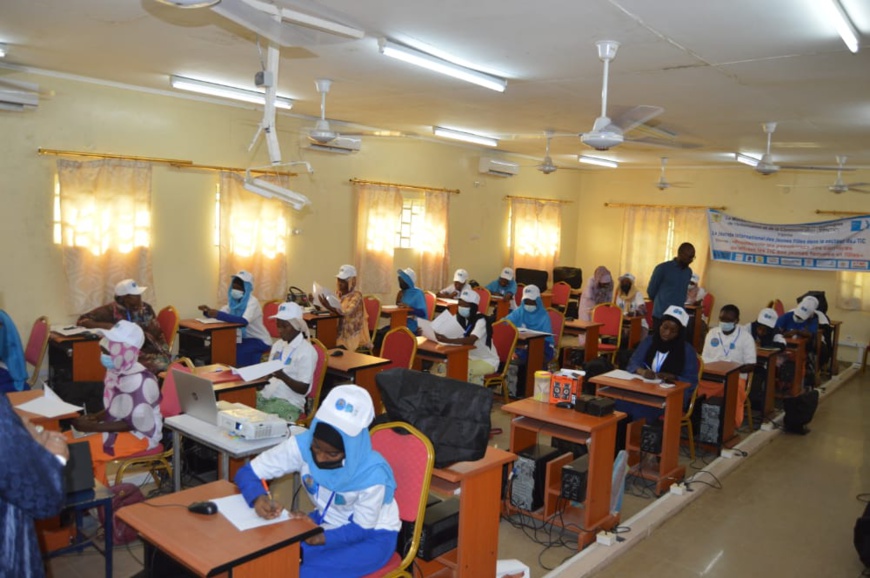 Tchad : le ministère des Postes prône un accès sécurisé des jeunes filles aux TIC