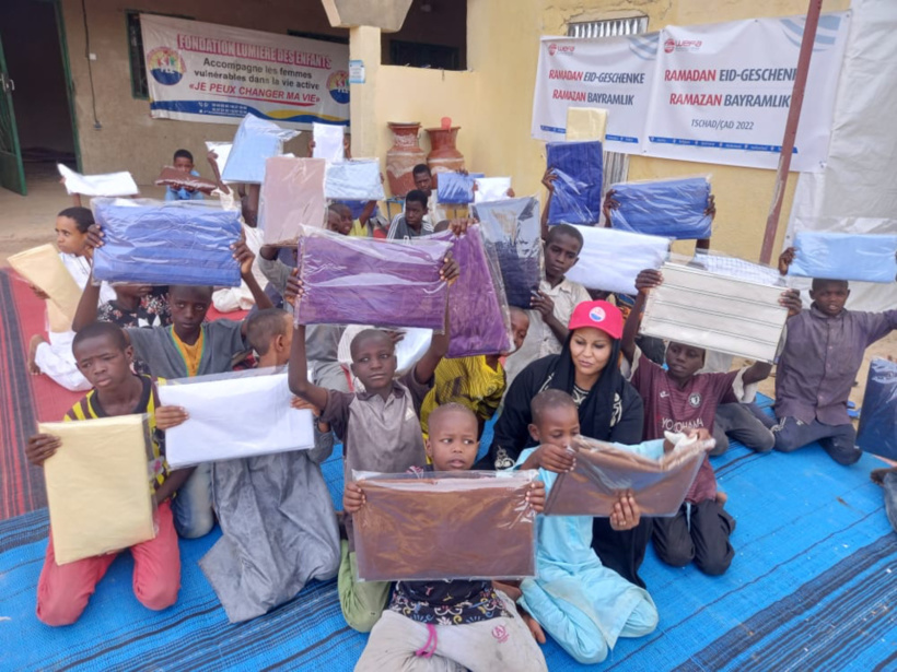 Tchad : la fondation lumière des enfants offre des tissus aux vulnérables pour la fête Tchad : la fondation lumière des enfants offre des tissus aux vulnérables pour la fête