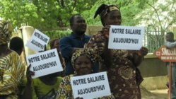 Grève de professeurs tchadiens en 2007 pour réclamer le versement des salaires. Crédit photo : AFP PHOTO/SONIA ROLLEY