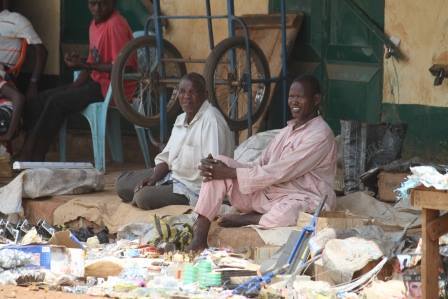 Centrafrique : Les commerçants musulmans décident de rouvrir leurs portes. Crédits photo : Diaspora Media. Centrafrique : Les commerçants musulmans décident de rouvrir leurs portes. Crédits photo : Diaspora Media.