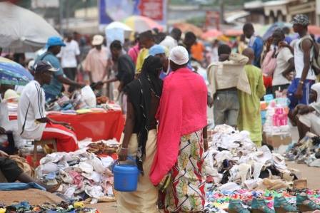 Centrafrique : Les commerçants musulmans décident de rouvrir leurs portes. Crédits photo : Diaspora Media. Centrafrique : Les commerçants musulmans décident de rouvrir leurs portes. Crédits photo : Diaspora Media.