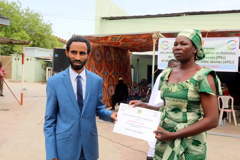 Tchad : des jeunes entrepreneurs reçoivent des chèques de financement