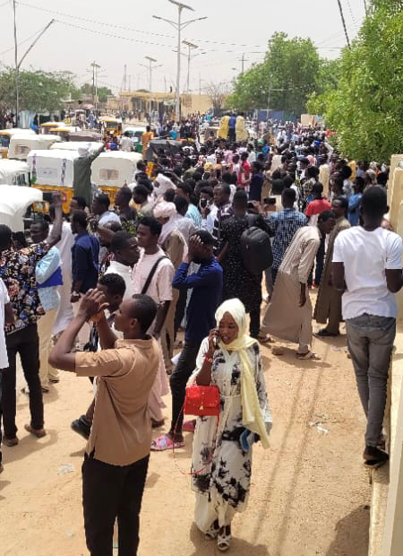 كيف أبقت فرنسا إفريقيا مستعمره تابعة لها تمتص خيراتها ليل نهار. كيف أبقت فرنسا إفريقيا مستعمره تابعة لها تمتص خيراتها ليل نهار.