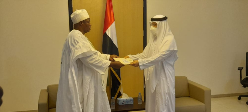 Le Tchad remet une lettre de condoléances à l’ambassade des Émirats Arabes Unis Le Tchad remet une lettre de condoléances à l’ambassade des Émirats Arabes Unis